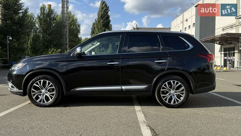 Внедорожник / Кроссовер Mitsubishi Outlander 2016 в Киеве