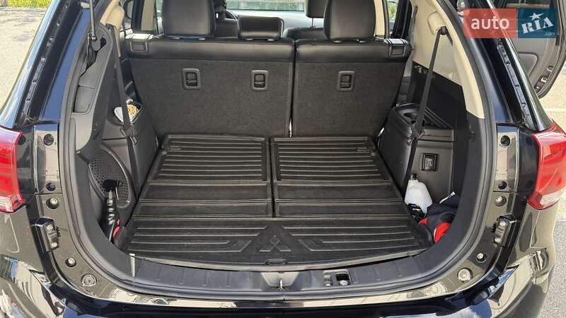 Внедорожник / Кроссовер Mitsubishi Outlander 2016 в Киеве