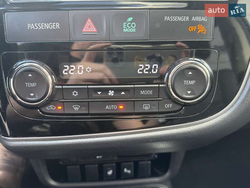 Внедорожник / Кроссовер Mitsubishi Outlander 2016 в Киеве