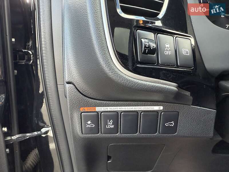 Внедорожник / Кроссовер Mitsubishi Outlander 2016 в Киеве