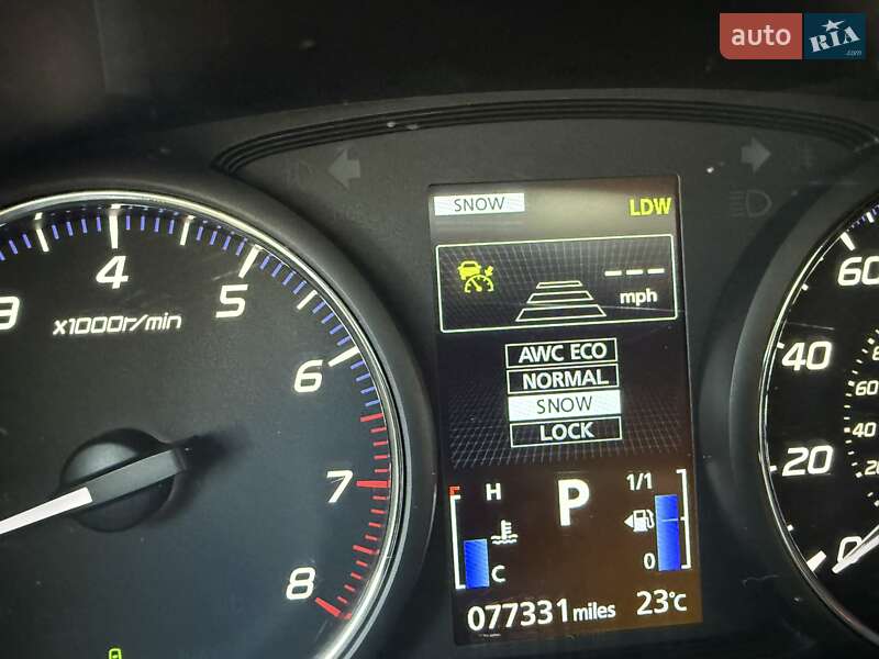 Внедорожник / Кроссовер Mitsubishi Outlander 2016 в Киеве