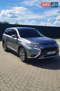 Внедорожник / Кроссовер Mitsubishi Outlander 2019 в Львове
