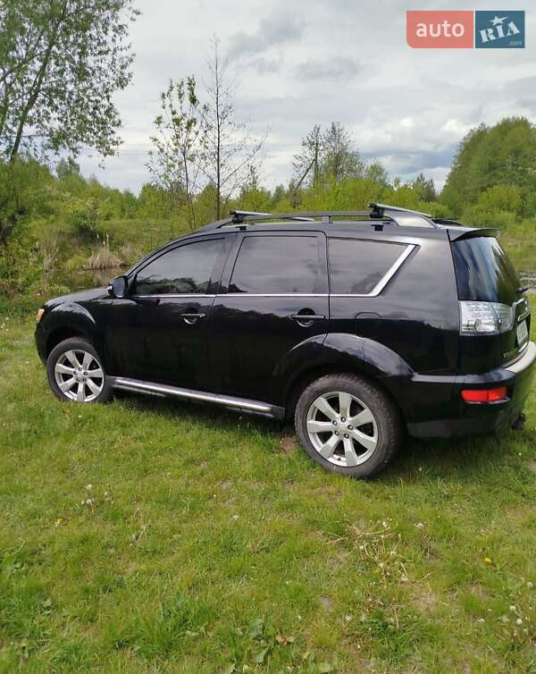Внедорожник / Кроссовер Mitsubishi Outlander 2010 в Звягеле