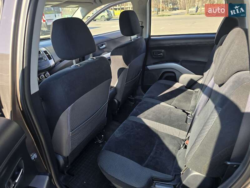 Позашляховик / Кросовер Mitsubishi Outlander 2012 в Києві