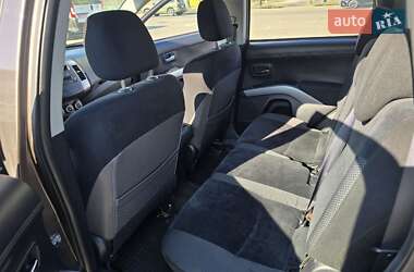 Внедорожник / Кроссовер Mitsubishi Outlander 2012 в 