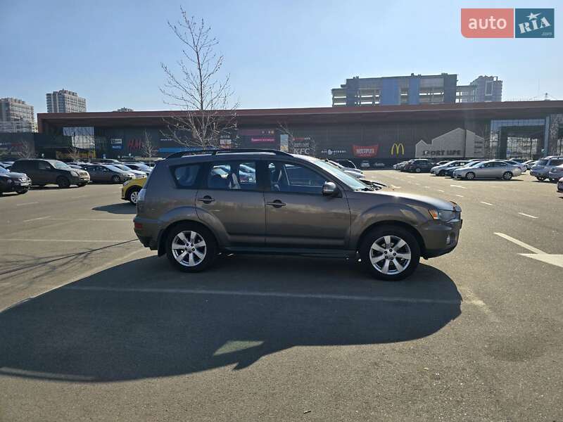Позашляховик / Кросовер Mitsubishi Outlander 2012 в Києві