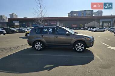 Внедорожник / Кроссовер Mitsubishi Outlander 2012 в 