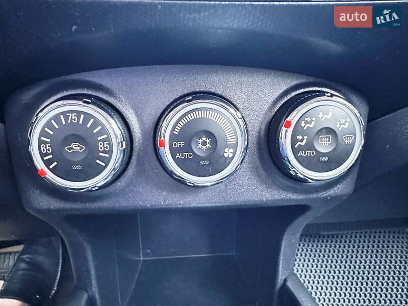 Внедорожник / Кроссовер Mitsubishi Outlander 2013 в Запорожье