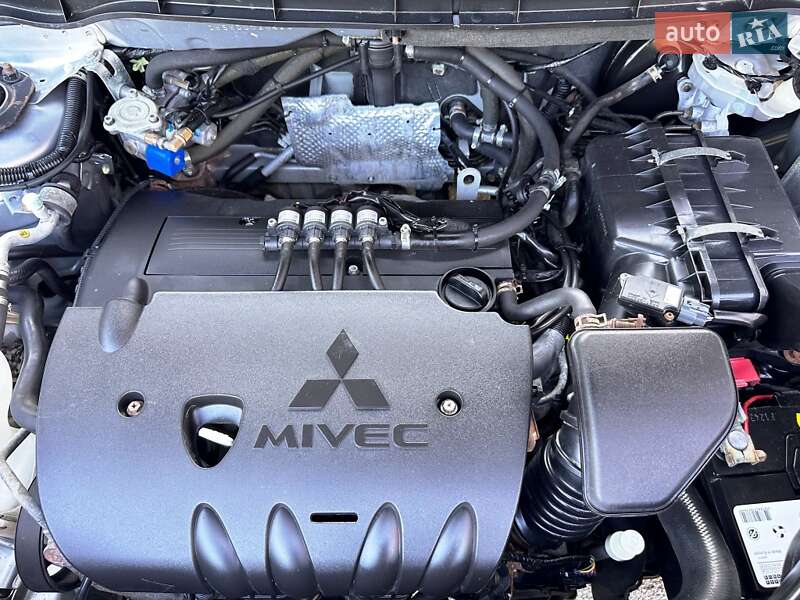 Внедорожник / Кроссовер Mitsubishi Outlander 2013 в Запорожье