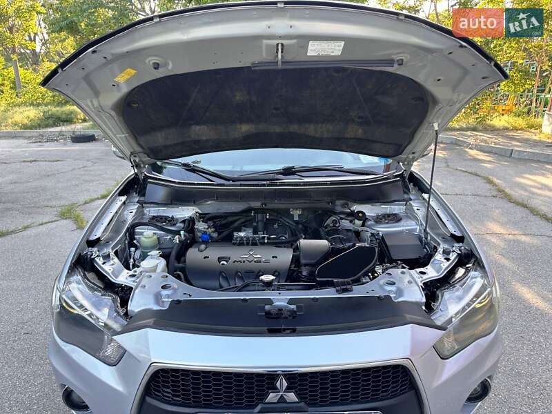 Внедорожник / Кроссовер Mitsubishi Outlander 2013 в Запорожье