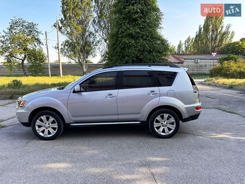 Внедорожник / Кроссовер Mitsubishi Outlander 2013 в Запорожье