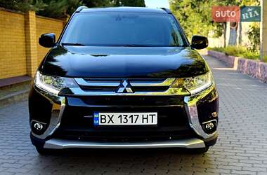 Внедорожник / Кроссовер Mitsubishi Outlander 2016 в 