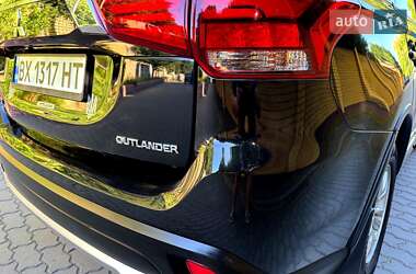 Внедорожник / Кроссовер Mitsubishi Outlander 2016 в 
