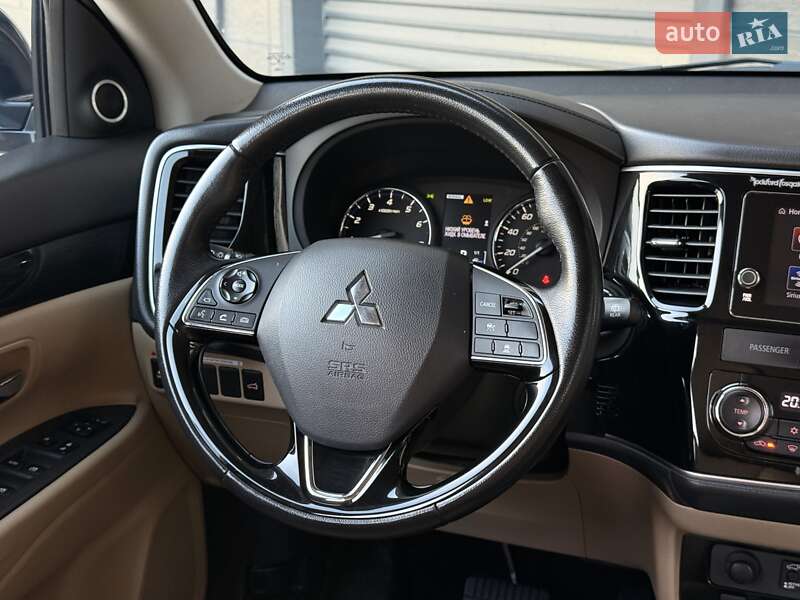 Внедорожник / Кроссовер Mitsubishi Outlander 2017 в Киеве