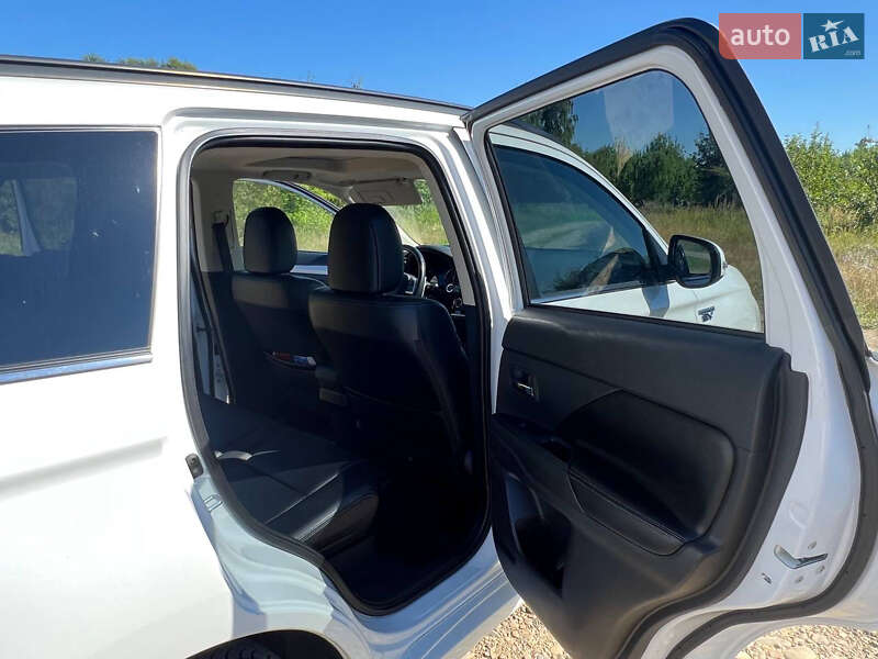 Позашляховик / Кросовер Mitsubishi Outlander 2014 в Івано-Франківську