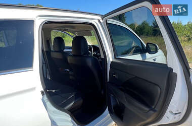 Внедорожник / Кроссовер Mitsubishi Outlander 2014 в 