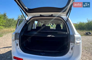 Внедорожник / Кроссовер Mitsubishi Outlander 2014 в 