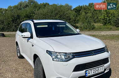 Внедорожник / Кроссовер Mitsubishi Outlander 2014 в 