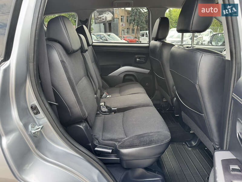 Внедорожник / Кроссовер Mitsubishi Outlander 2010 в Дубно