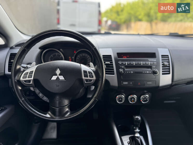 Внедорожник / Кроссовер Mitsubishi Outlander 2010 в Дубно