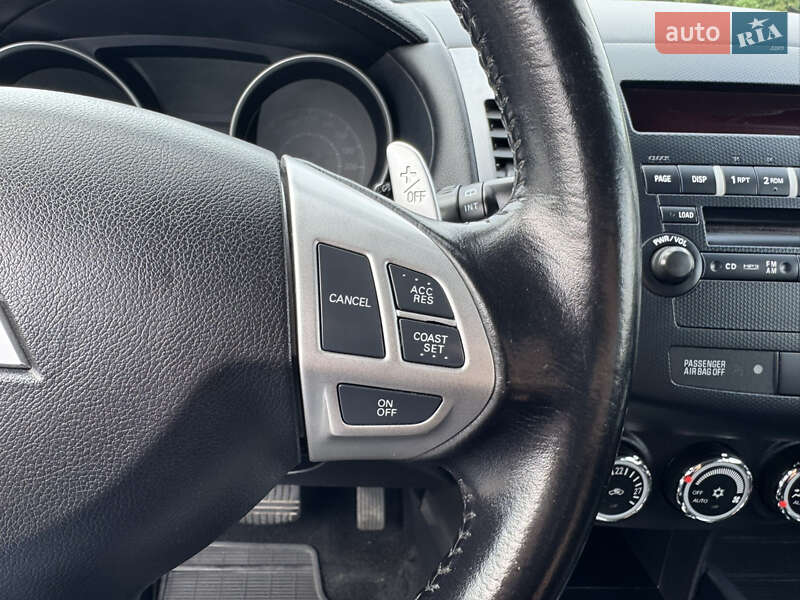 Внедорожник / Кроссовер Mitsubishi Outlander 2010 в Дубно