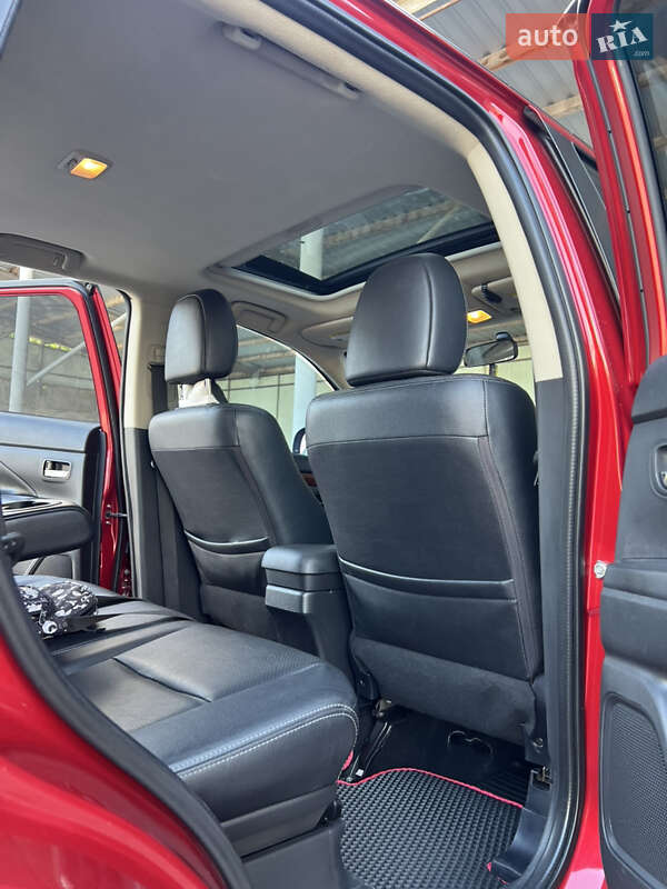 Позашляховик / Кросовер Mitsubishi Outlander 2014 в Житомирі