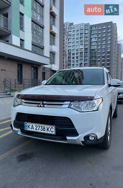 Внедорожник / Кроссовер Mitsubishi Outlander 2015 в Мироновке