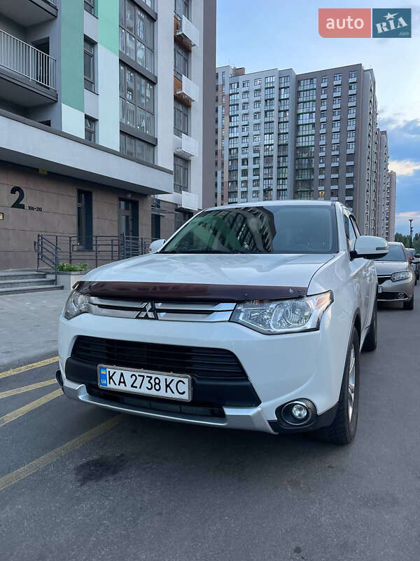 Mitsubishi Outlander 2015