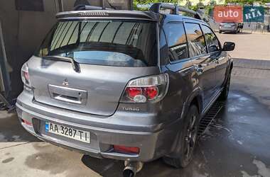Внедорожник / Кроссовер Mitsubishi Outlander 2005 в  фото 36 Внедорожник / Кроссовер Mitsubishi Outlander 2005 в