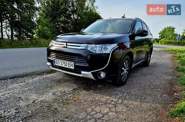 Внедорожник / Кроссовер Mitsubishi Outlander 2014 в 