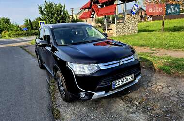 Внедорожник / Кроссовер Mitsubishi Outlander 2014 в 