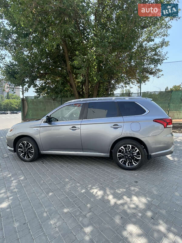 Позашляховик / Кросовер Mitsubishi Outlander 2018 в Одесі