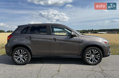 Внедорожник / Кроссовер Mitsubishi Outlander 2018 в 