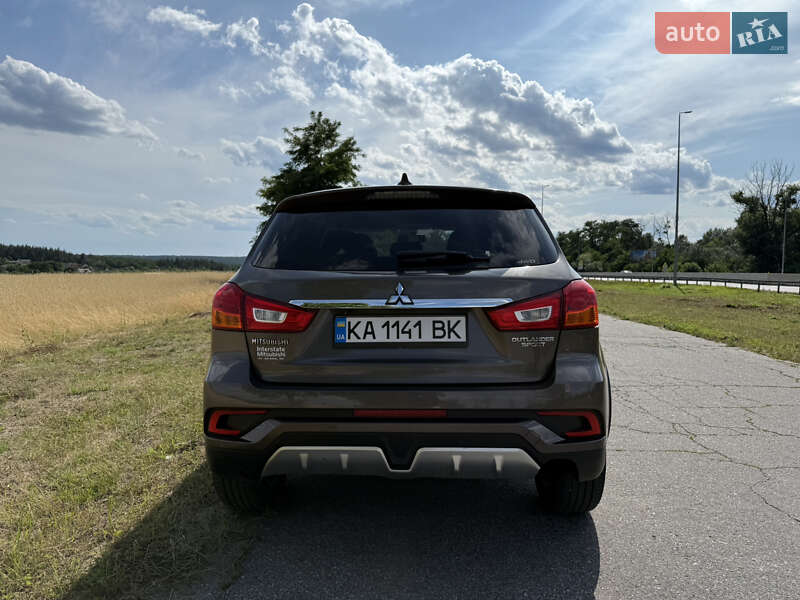 Внедорожник / Кроссовер Mitsubishi Outlander 2018 в Киеве