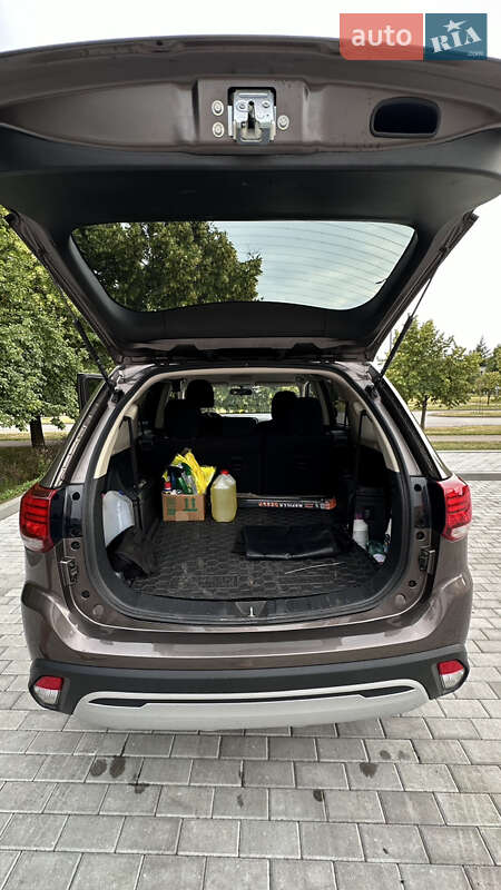 Внедорожник / Кроссовер Mitsubishi Outlander 2018 в Днепре
