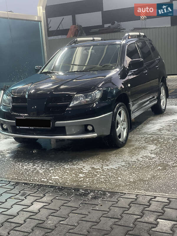 Позашляховик / Кросовер Mitsubishi Outlander 2004 в Одесі