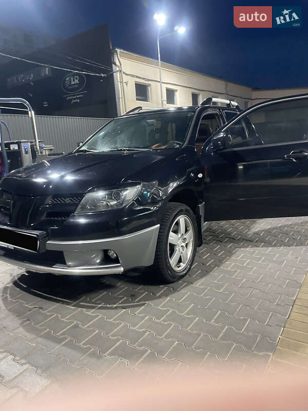 Позашляховик / Кросовер Mitsubishi Outlander 2004 в Одесі