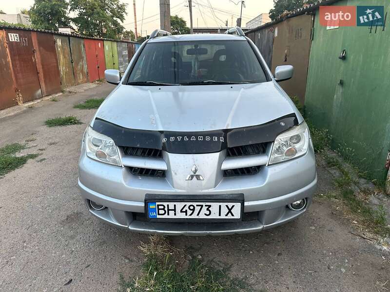 Внедорожник / Кроссовер Mitsubishi Outlander 2007 в 