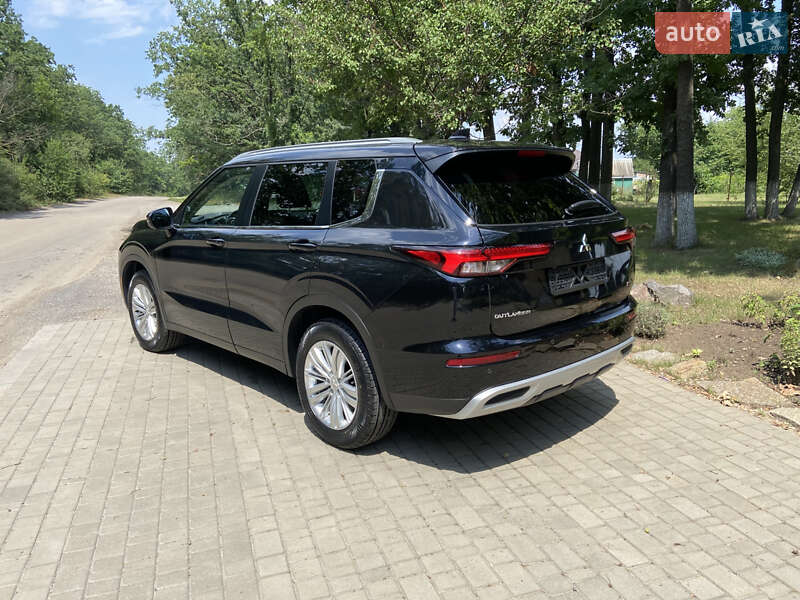 Позашляховик / Кросовер Mitsubishi Outlander 2022 в Умані