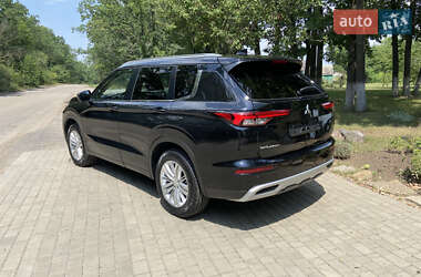 Внедорожник / Кроссовер Mitsubishi Outlander 2022 в 