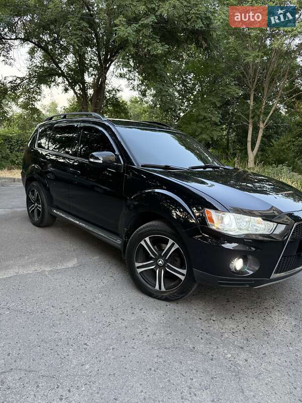 Mitsubishi Outlander 2011
