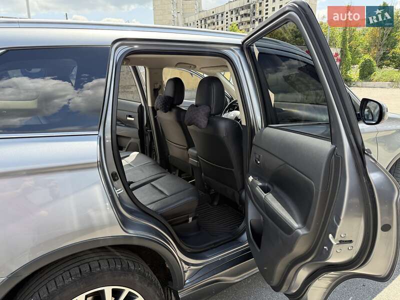 Внедорожник / Кроссовер Mitsubishi Outlander 2017 в Харькове