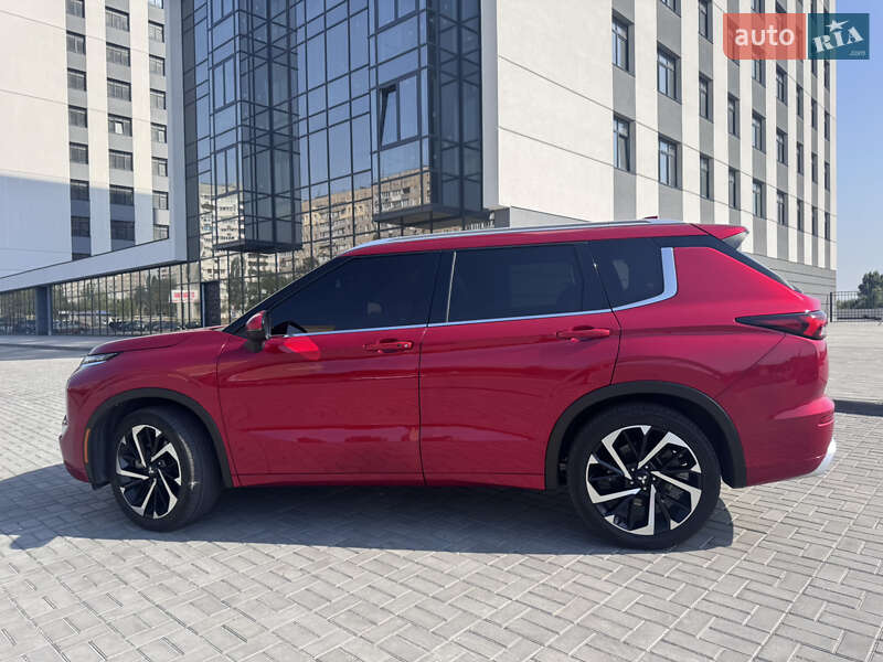 Позашляховик / Кросовер Mitsubishi Outlander 2022 в Івано-Франківську