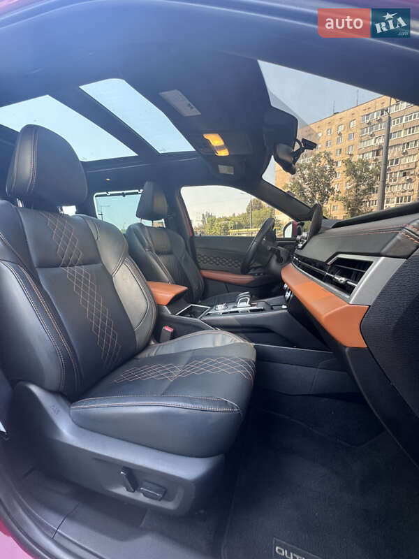 Позашляховик / Кросовер Mitsubishi Outlander 2022 в Івано-Франківську