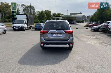 Внедорожник / Кроссовер Mitsubishi Outlander 2020 в 
