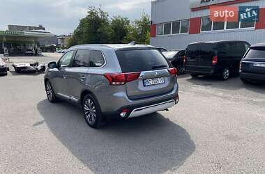 Внедорожник / Кроссовер Mitsubishi Outlander 2020 в 