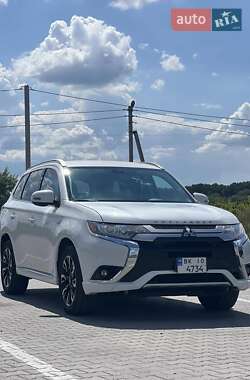 Позашляховик / Кросовер Mitsubishi Outlander 2018 в Рівному