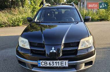 Внедорожник / Кроссовер Mitsubishi Outlander 2005 в Новгород-Северском