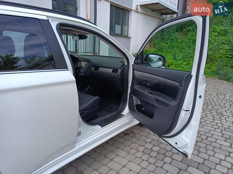 Позашляховик / Кросовер Mitsubishi Outlander 2014 в Чорткові фото 4 Позашляховик / Кросовер Mitsubishi Outlander 2014 в Чорткові