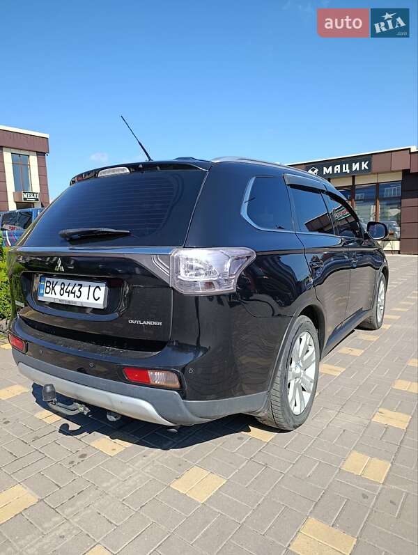Позашляховик / Кросовер Mitsubishi Outlander 2014 в Рокитному фото 4 Позашляховик / Кросовер Mitsubishi Outlander 2014 в Рокитному